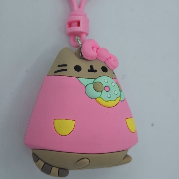Hello Kitty x Pusheen with Donut Sanrio Figural Bag Clip Keychain - Picture 2 of 4